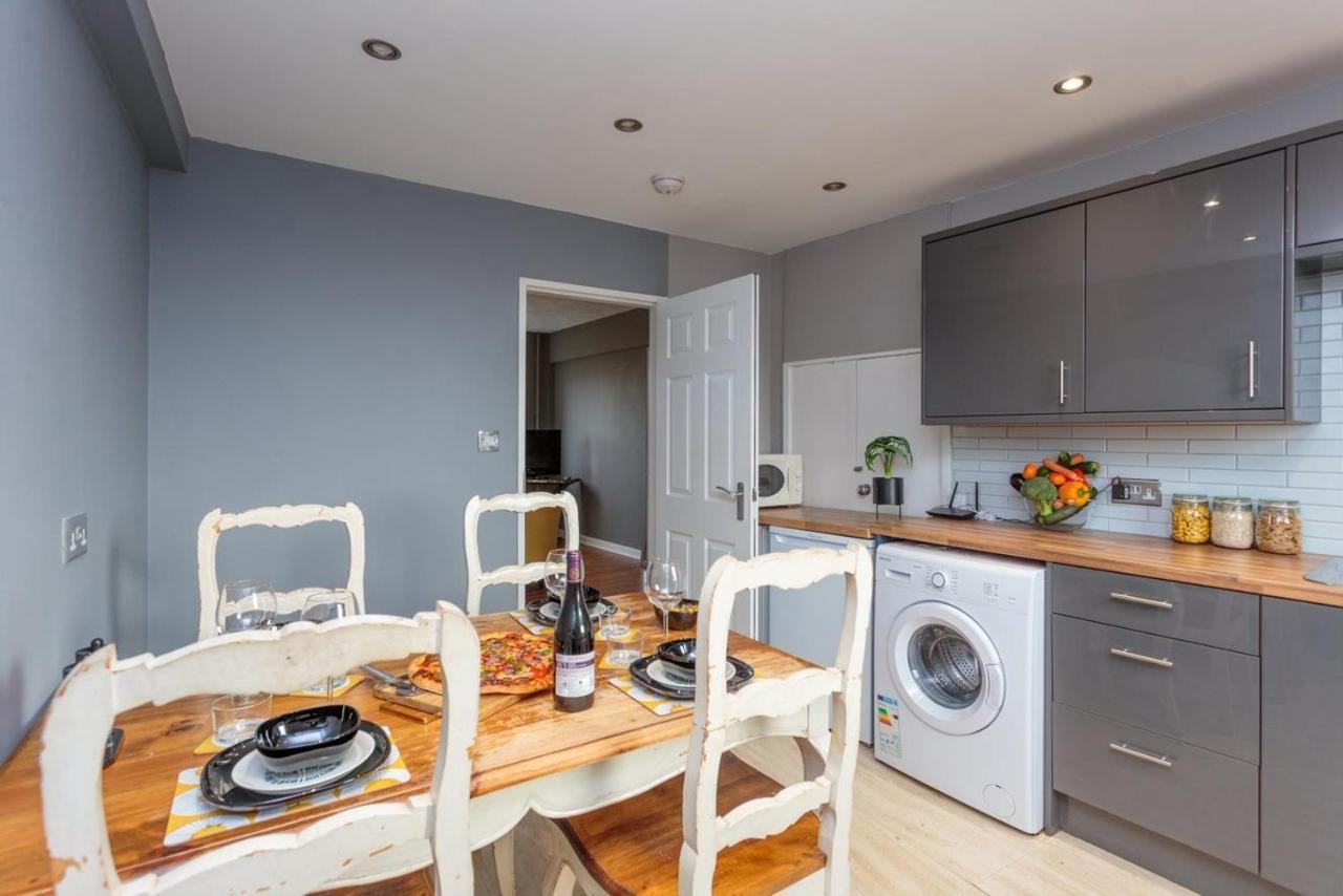 Gorgeous 3-Bed Flat, 15 Minutes To City Centre Edinburgh Exterior foto