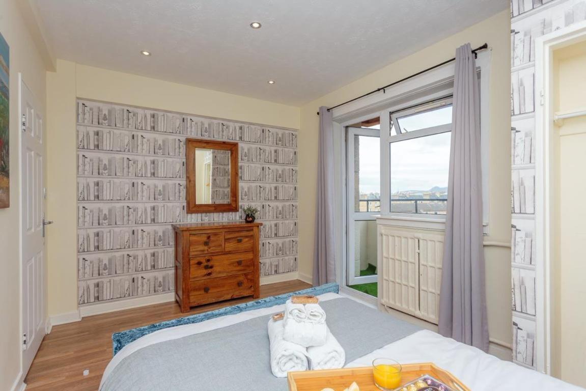 Gorgeous 3-Bed Flat, 15 Minutes To City Centre Edinburgh Exterior foto